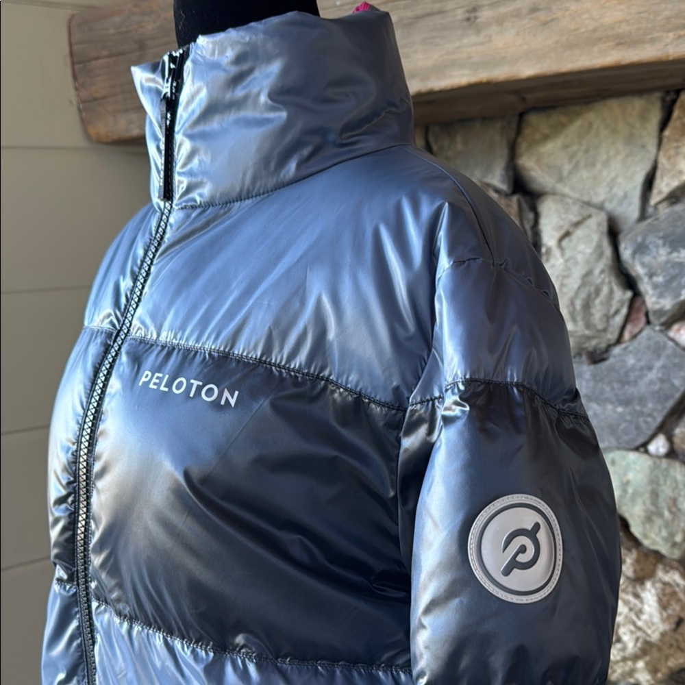 Peloton Blue & Black High Collar Puffer Jacket Women’s size XSmall - Picture 4 of 12
